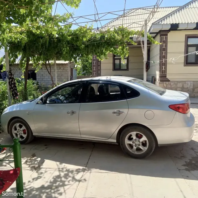 Hyundai Avante 2009 · 1.6 AT
