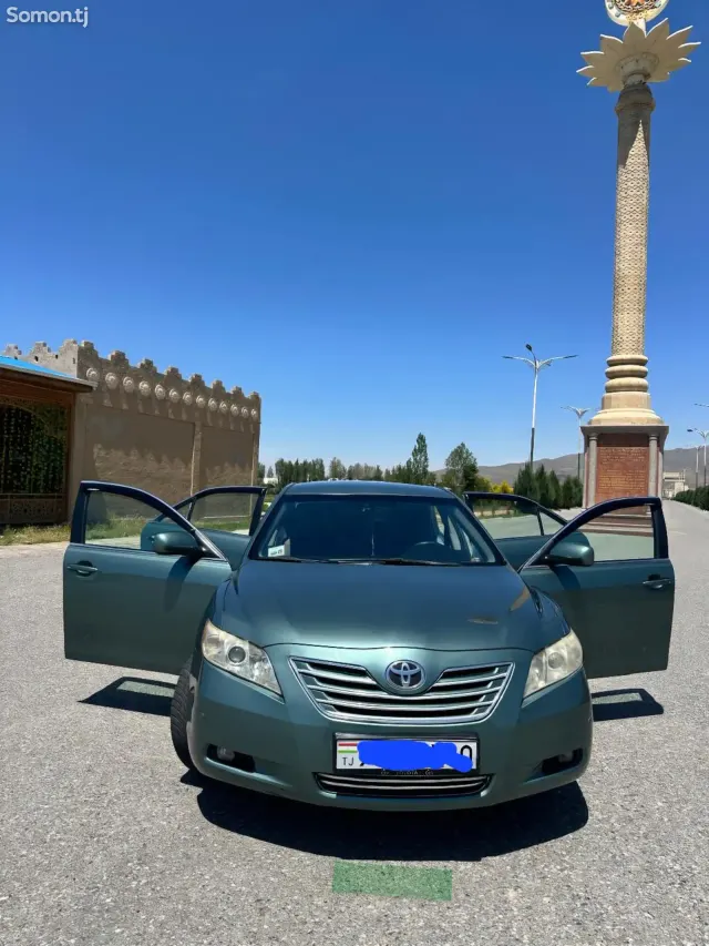 Toyota Camry 2007 · 2.4 AT