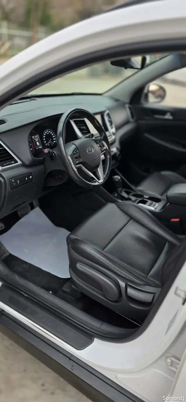 Hyundai Tucson 2016 · 1.6 AT