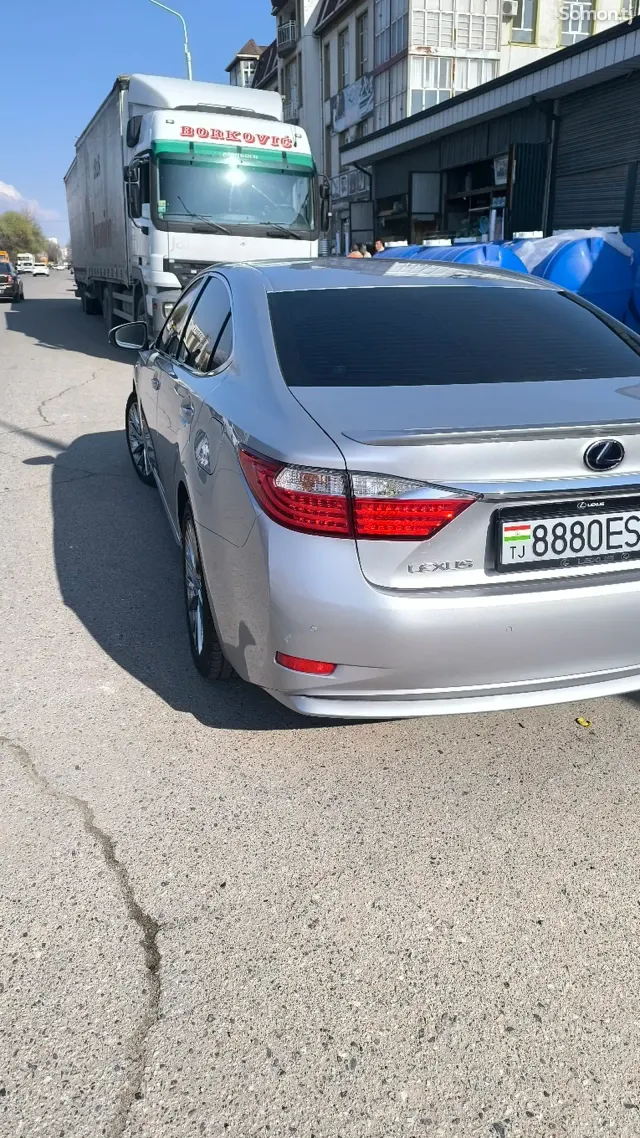 Lexus ES series 2015 · 3.0 AT