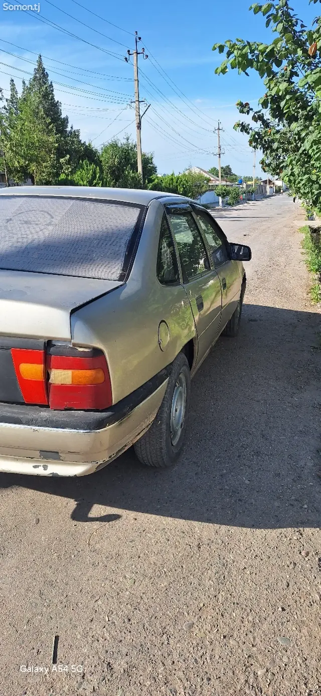 Opel Vectra A 1996 · 1.6 MT