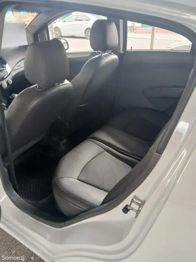 Chevrolet Spark 2014 · 1.1 AT