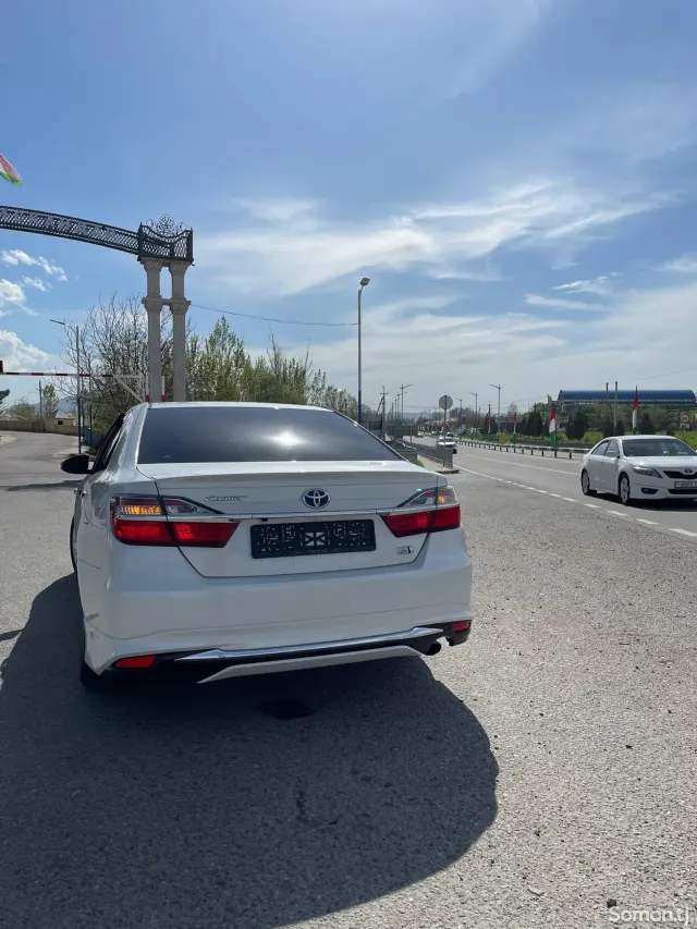 Toyota Camry 2015 · 2.5 AT