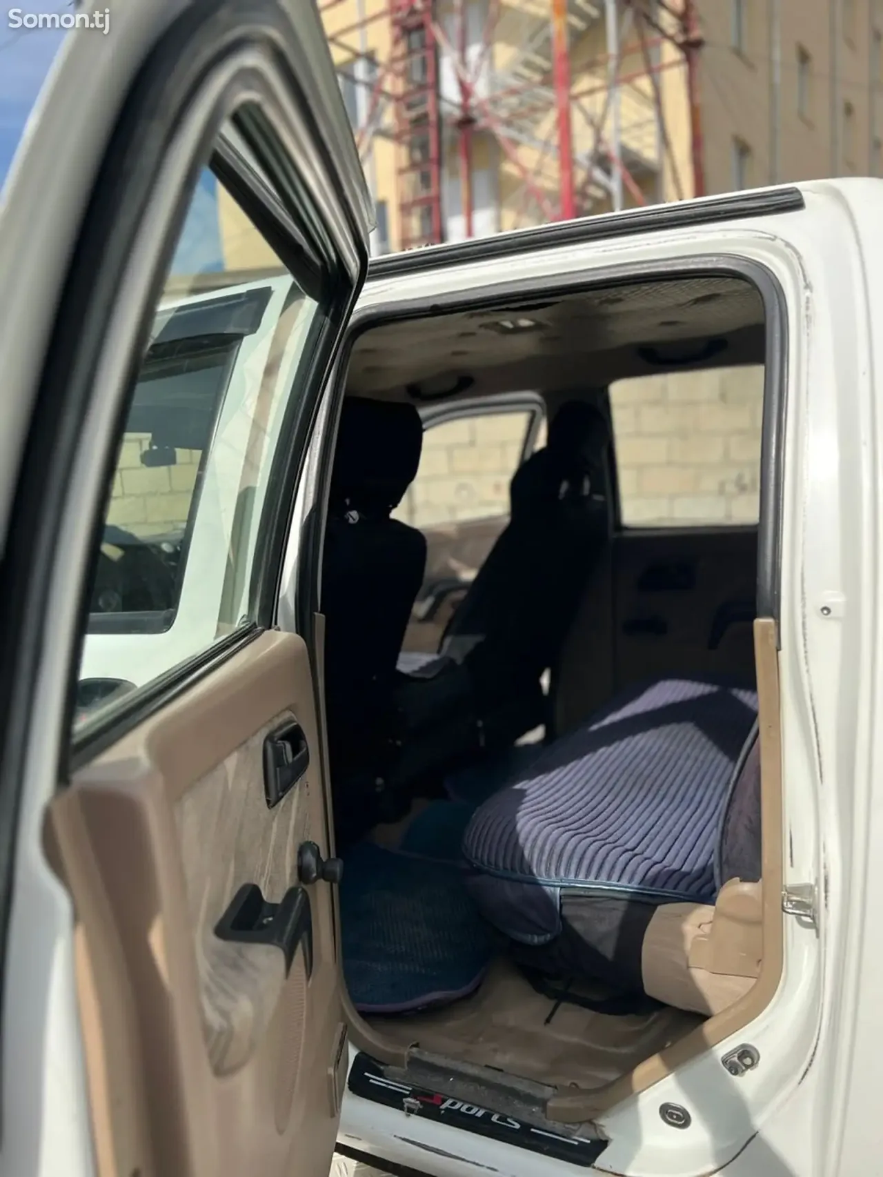 Toyota Hilux 2009 · 2.4 MT