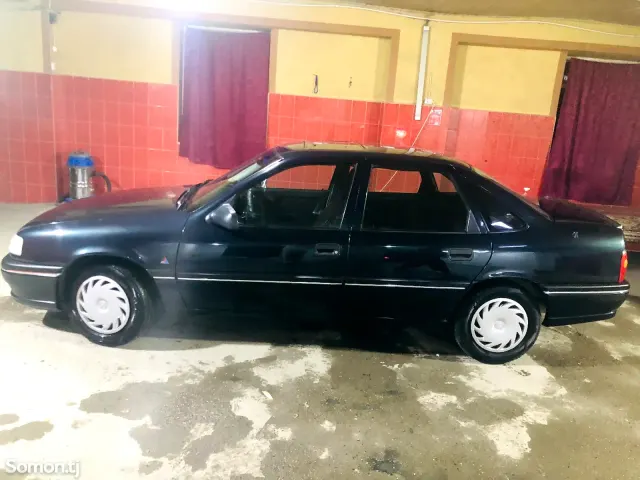 Opel Vectra A 1994 · 1.6 MT