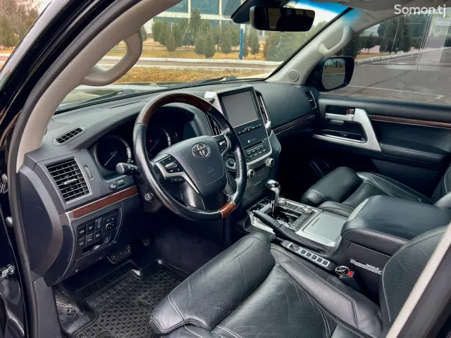 Toyota Land Cruiser 2018 · 4.5 AT