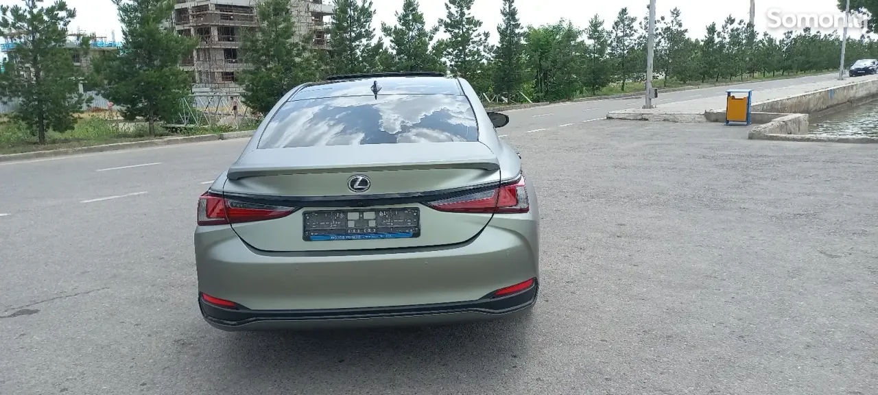 Lexus ES series 2024 · 3.0 AT