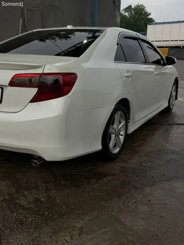 Toyota Camry 2013 · 2.5 AT
