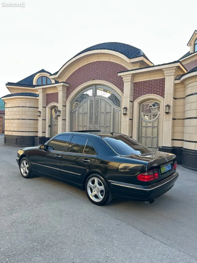Mercedes-Benz E class 2002 · 3.2 AT