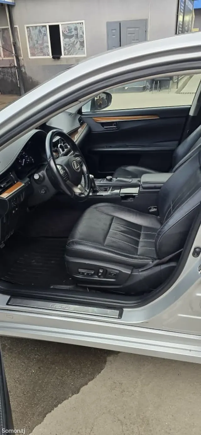 Lexus ES series 2014 · 3.0 AT
