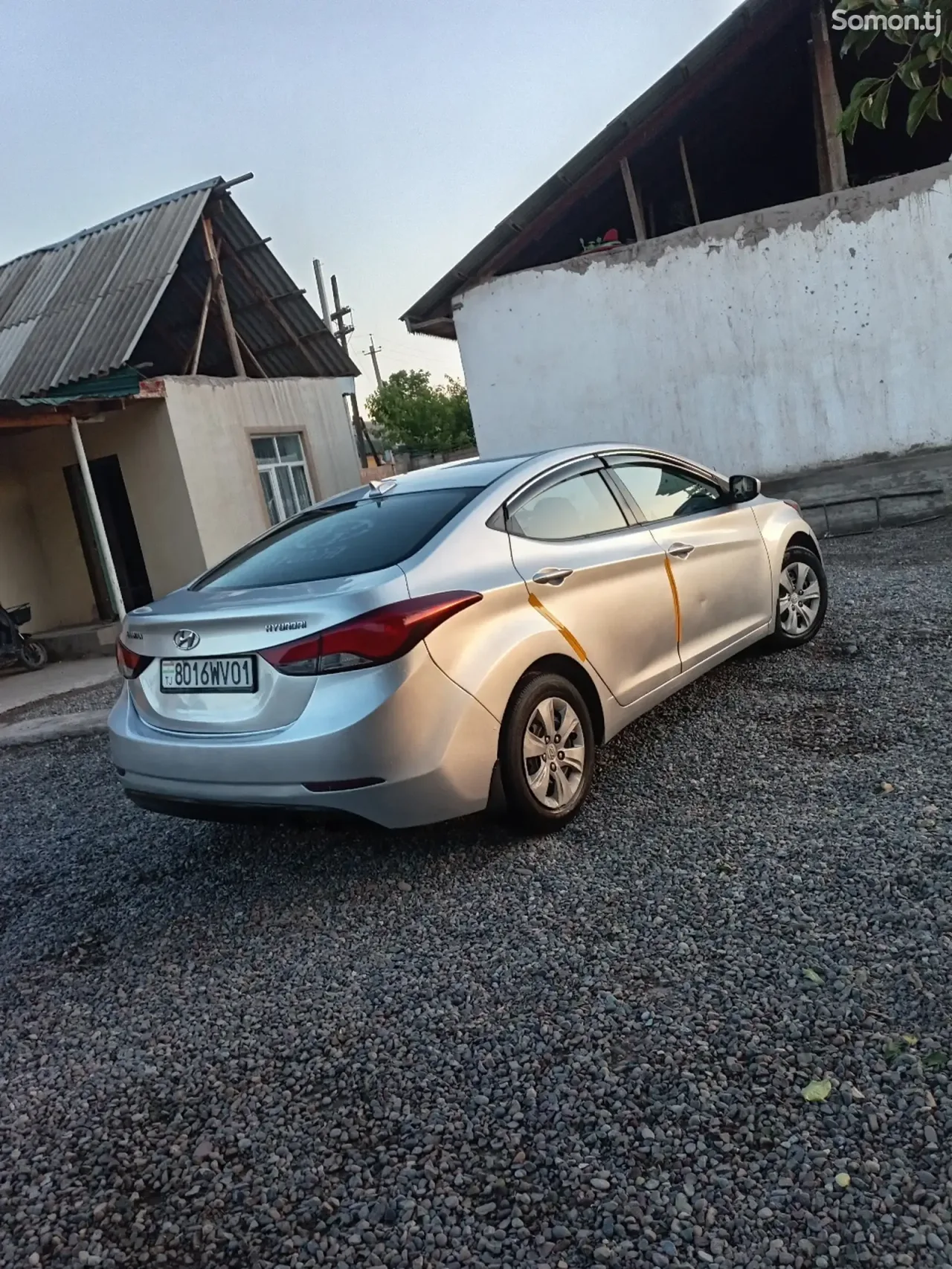 Hyundai Elantra 2016 · 1.8 AT