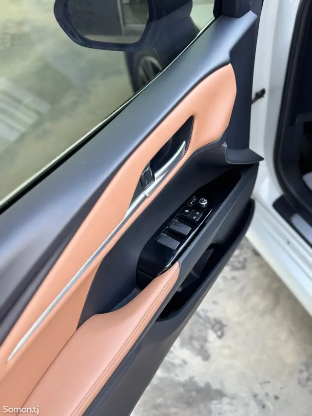 Toyota Camry 2024 · 2.0 AT