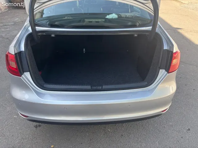 Volkswagen Jetta 2012 · 1.6 AT