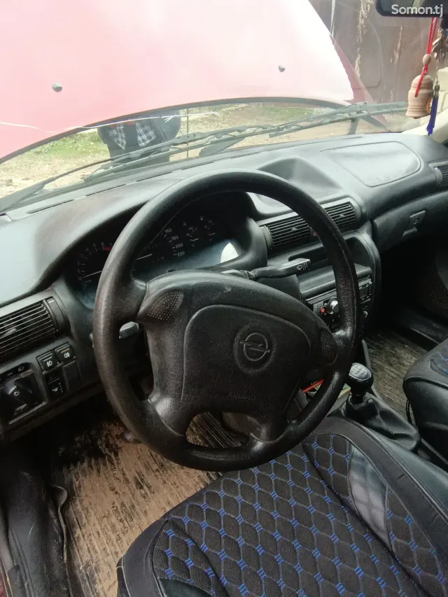 Opel Astra F 1996 · 1.6 MT