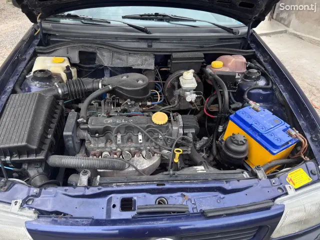 Opel Astra F 1998 · 1.6 MT