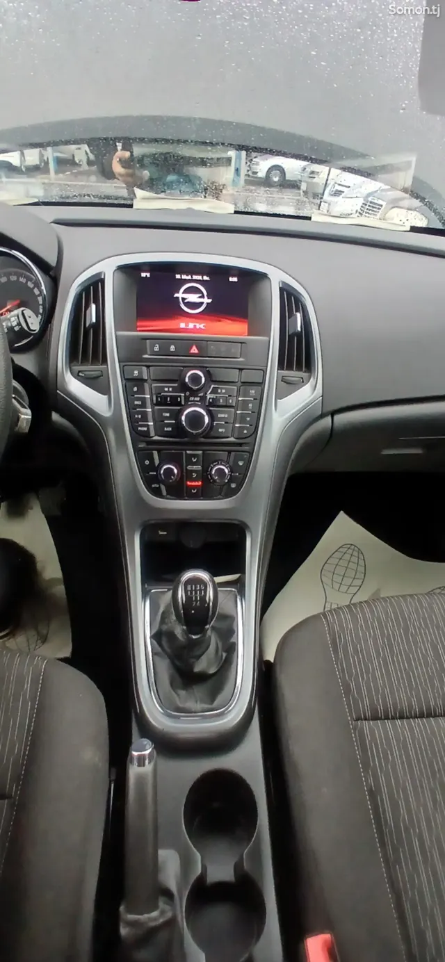 Opel Astra J 2015 · 1.6 MT