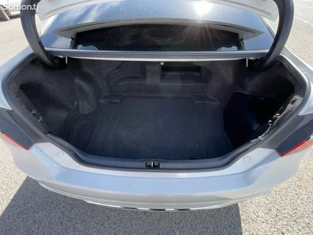 Toyota Camry 2015 · 2.5 AT