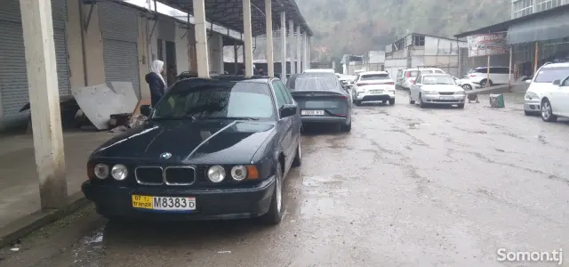 BMW M5 1994 · 2.5 MT