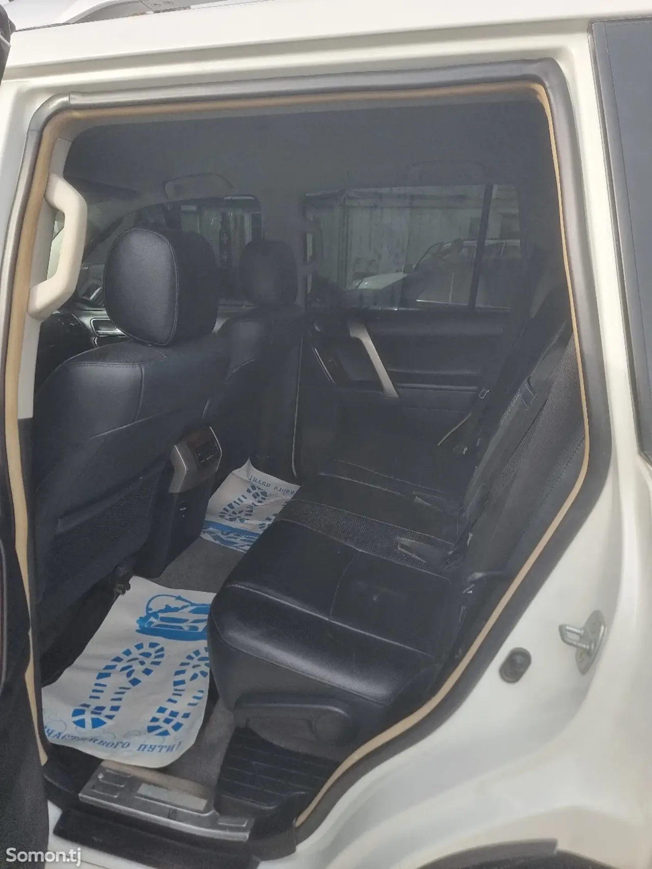 Toyota Land Cruiser Prado 2013 · 0.4 AT