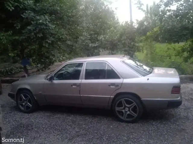 Mercedes-Benz W124 1994 · 2.0 MT