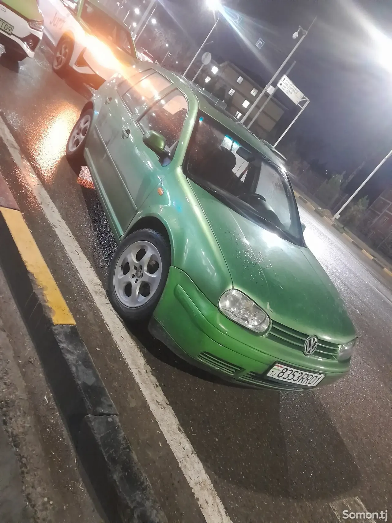Volkswagen Golf 1999 · 1.6 MT
