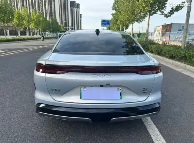 BYD Han 2026 · AT