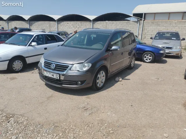 Volkswagen Touran 2007 · 1.4 MT