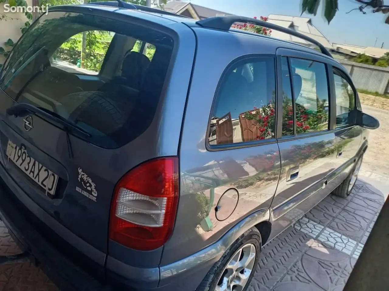 Opel Zafira 2005 · 1.8 MT