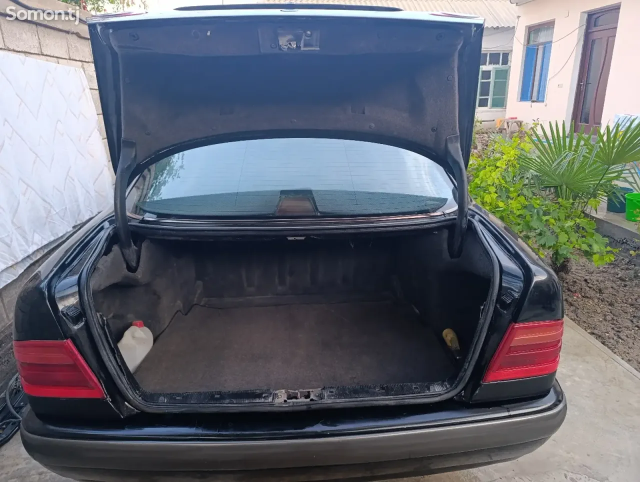 Mercedes-Benz E class 1995 · 2.0 MT