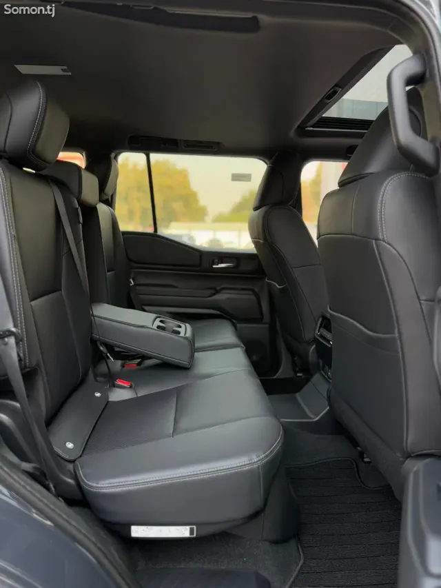 Toyota Land Cruiser Prado 2025 · 2.4 AT