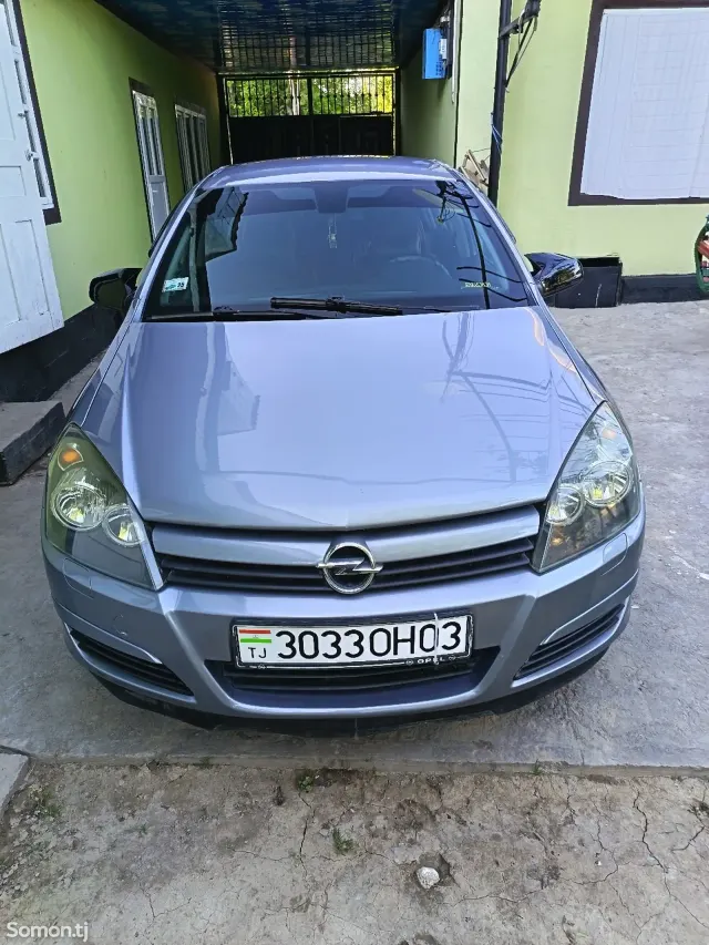 Opel Astra H 2004 · 1.6 MT