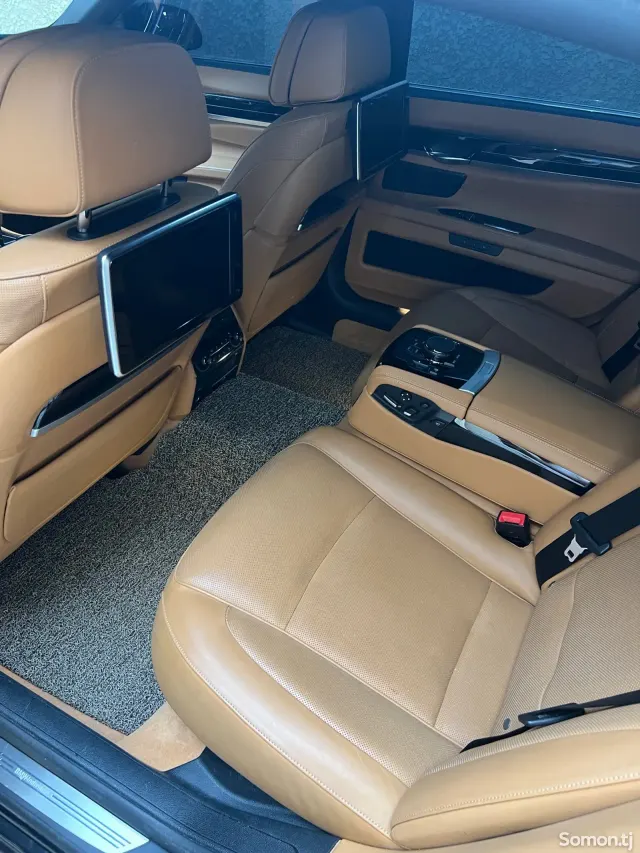 BMW 7 series 2015 · 3.0 AT