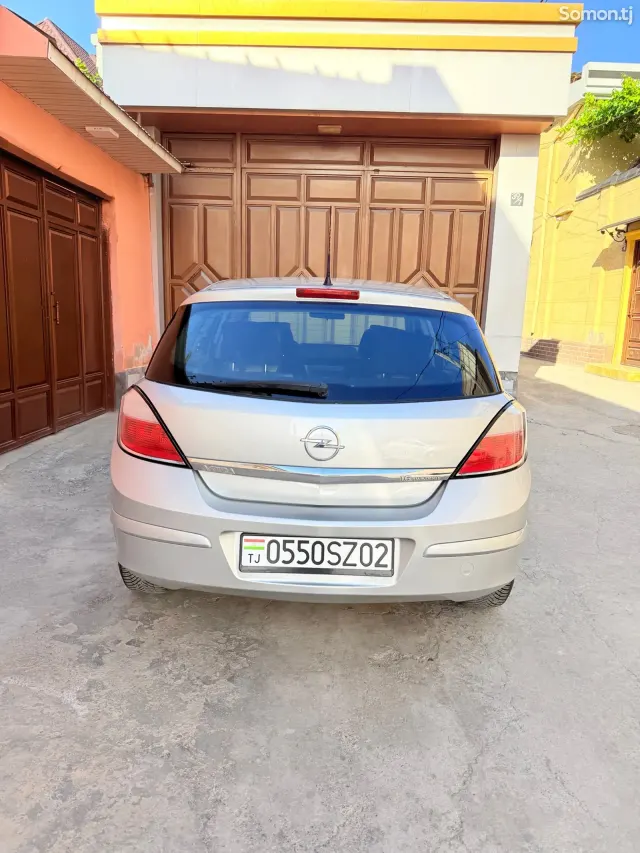 Opel Astra H 2006 · 1.6 MT