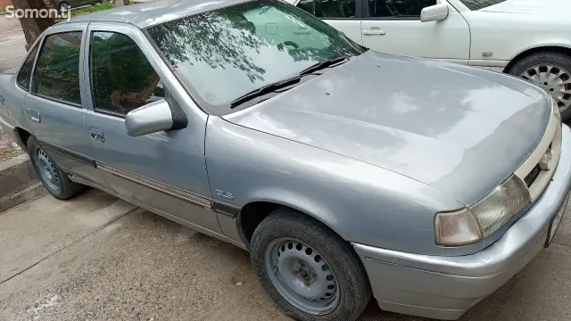 Opel Vectra A 1990 · 1.6 MT