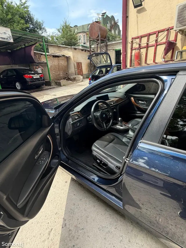 BMW 3 series 2013 · 2.0 AT