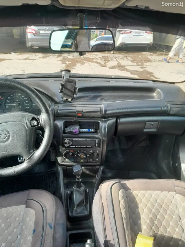Opel Astra F 1994 · 1.6 MT