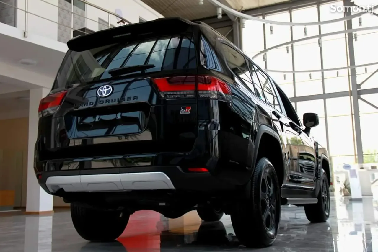 Toyota Land Cruiser 2025 · 3.5 AT