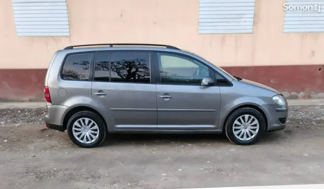 Volkswagen Touran 2007 · 1.9 AT