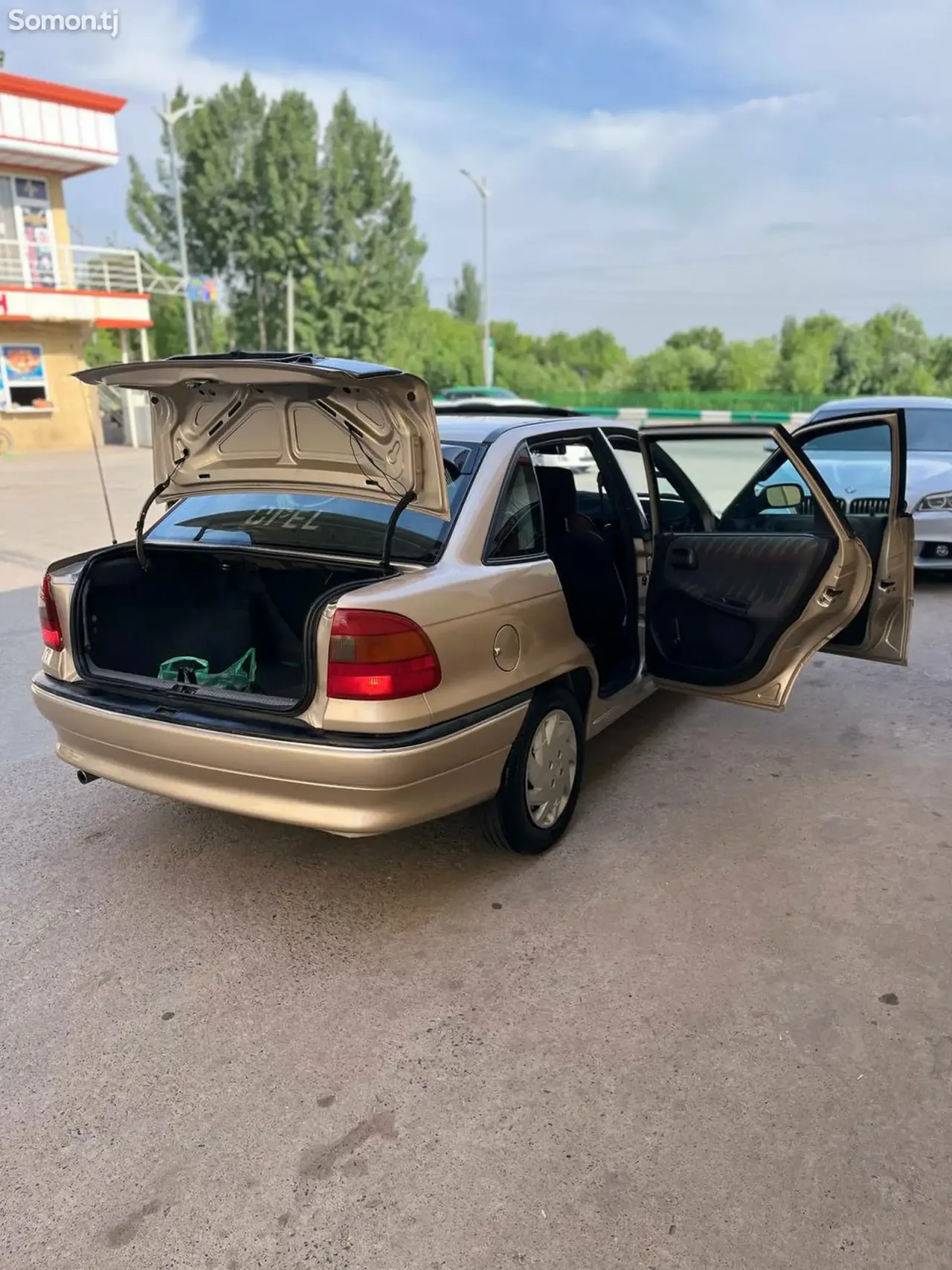 Opel Astra F 1997 · 1.6 MT