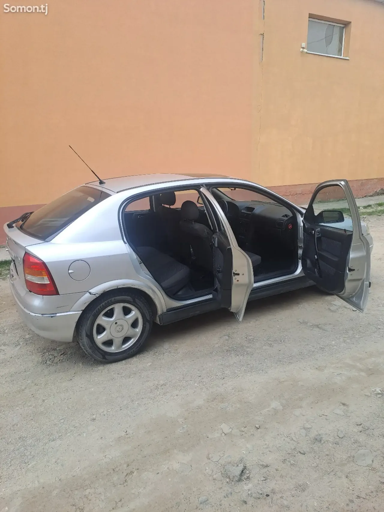 Opel Astra G 1998 · 1.6 MT