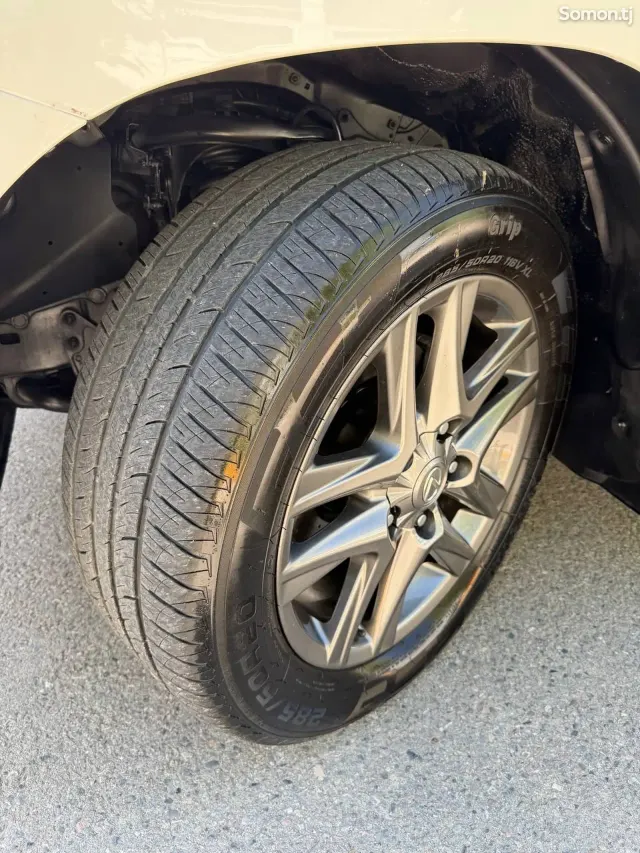 Lexus LX series 2015 · 5.7 AT