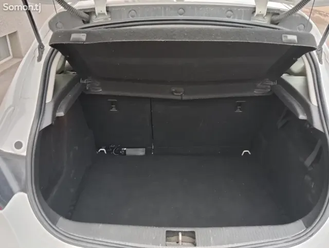 Opel Astra J 2011 · AT