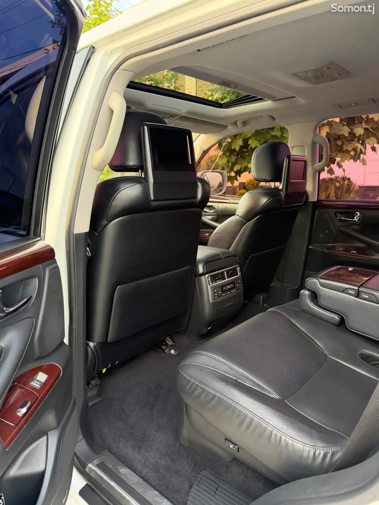 Lexus LX series 2013 · 5.7 AT