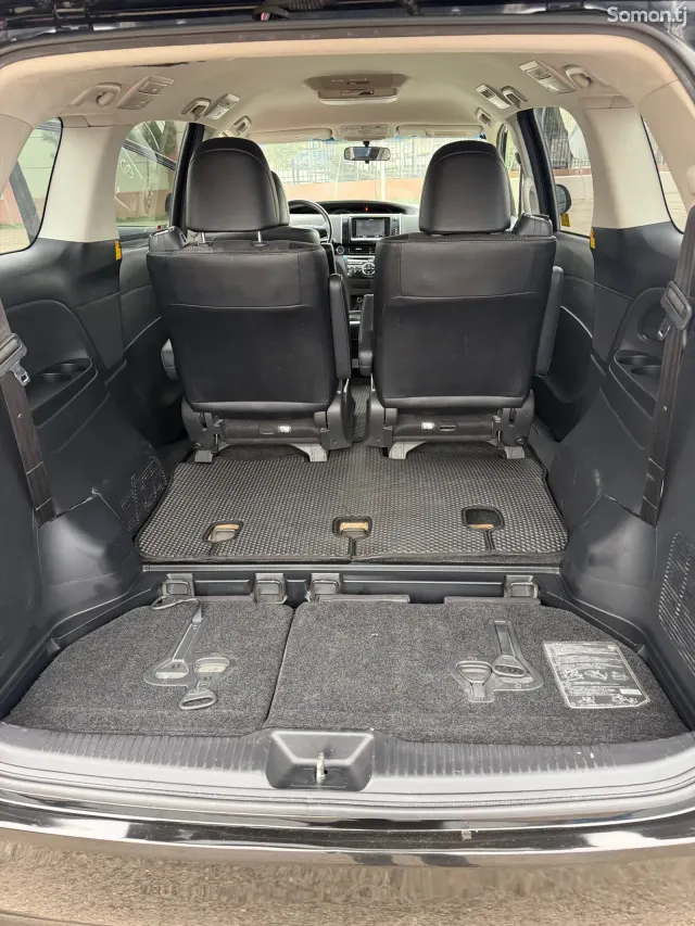 Toyota Estima 2014 · 2.4 AT