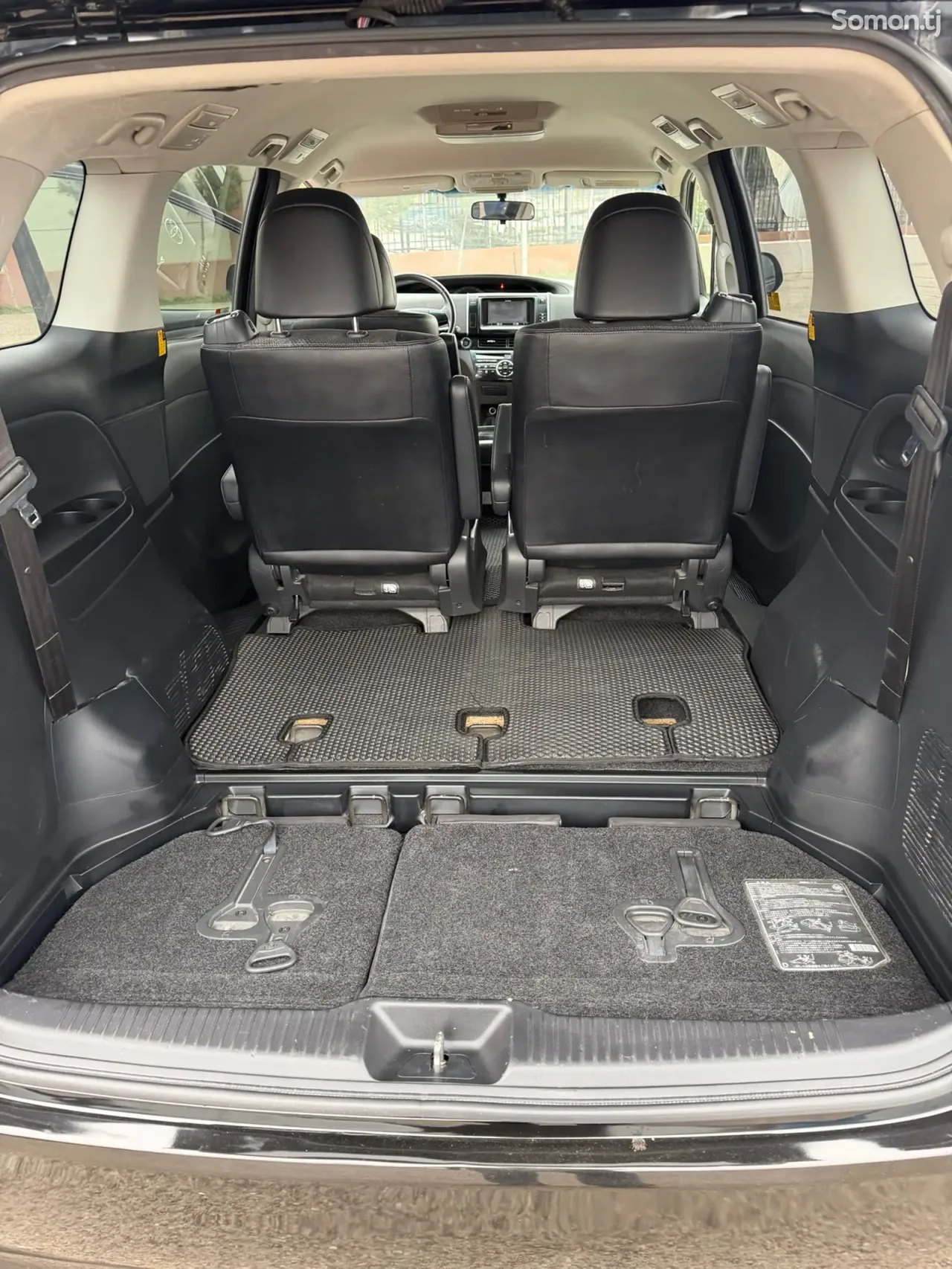 Toyota Estima 2014 · 2.4 AT