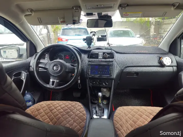 Volkswagen Polo 2012 · 1.6 AT