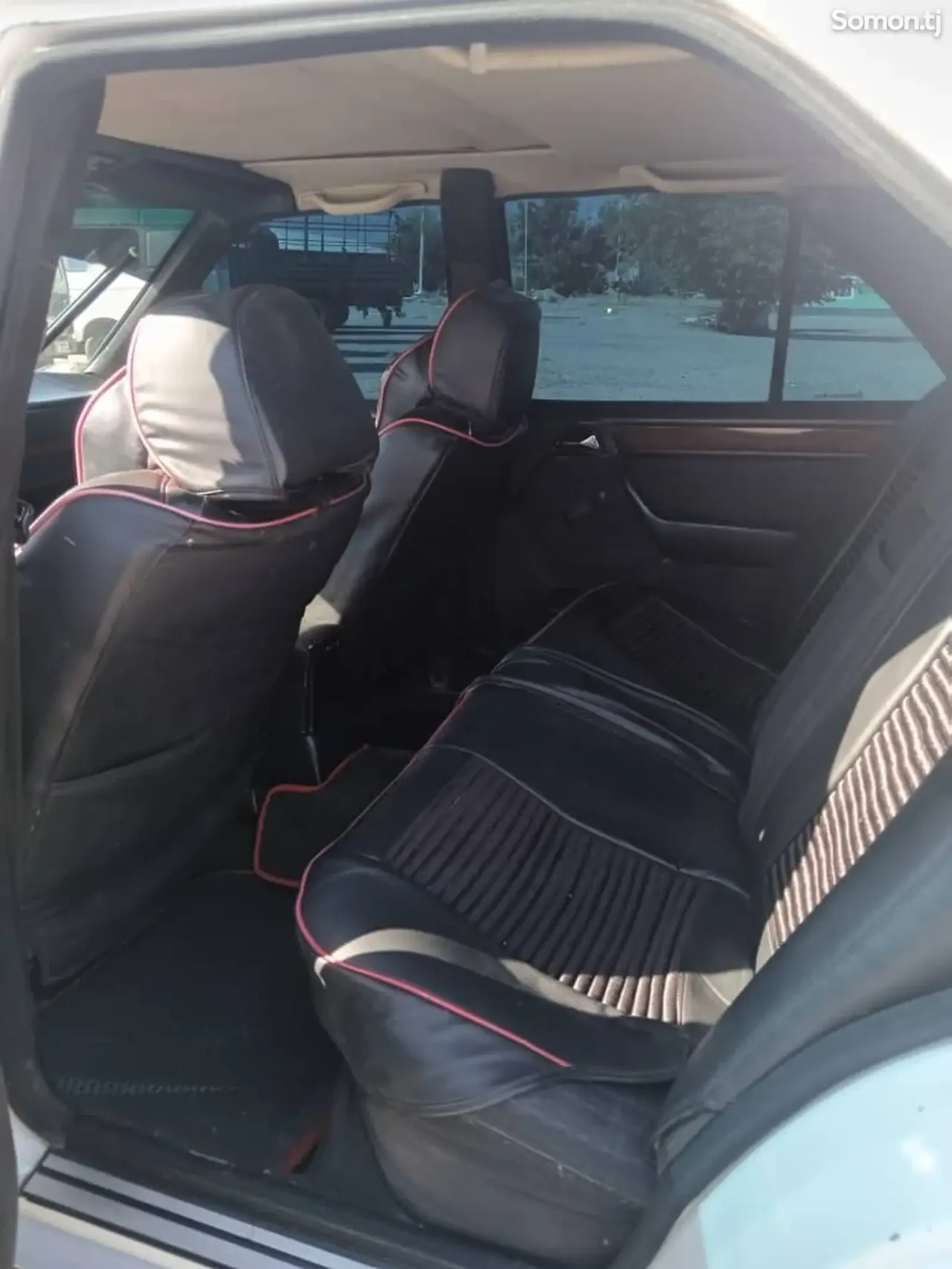 Mercedes-Benz W124 1990 · 2.0 MT