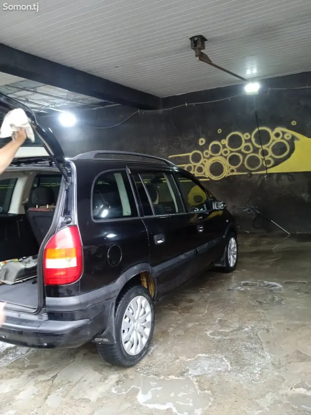 Opel Zafira 2001 · 2.2 AT
