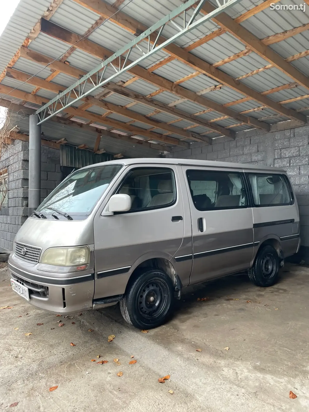 Toyota HiAce 1997 · 2.4 AT