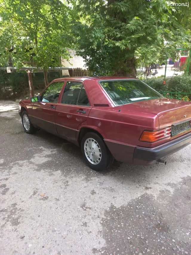 Mercedes-Benz W201 1992 · 2.0 MT
